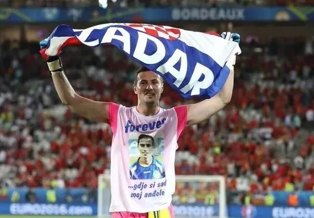  那不勒斯死亡三小展威力，南方球队客场奏捷  